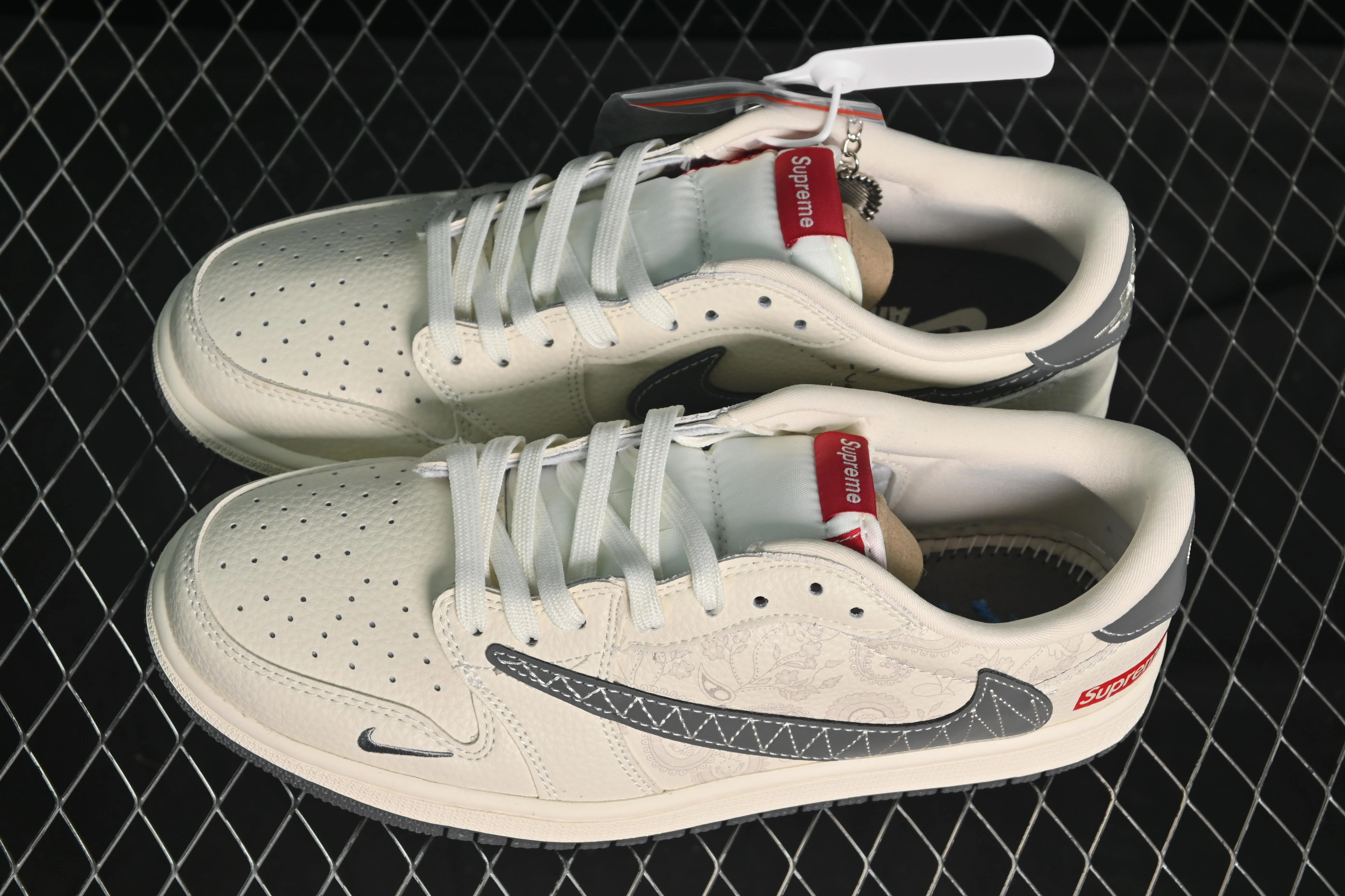 All categories Air Jordan Jordan series basketball shoes Air Jordan 1 Low High-end customized low-top sneakers Travis Scott x Fragment Design x Air Jordan 1 Low OG SP AJ1 Joe 1 Supreme co-branded off-white dark flower low-top cultural casual sneakers XS2025-050